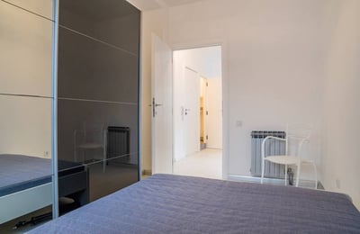 Alquiler de un apartamento luminoso de tres habitaciones cerca de una zona verde, 70 m², Belgrado, Voždovac, Serbia