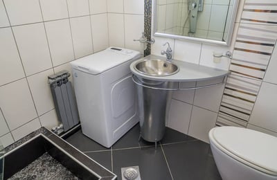 Alquiler de un apartamento luminoso de tres habitaciones cerca de una zona verde, 70 m², Belgrado, Voždovac, Serbia