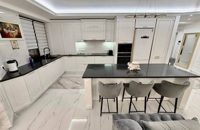 Location d’un appartement moderne et neuf de trois pièces en centre-ville, 90 m², Chișinău, Moldavie