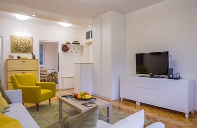 Alquiler de un apartamento luminoso y acogedor de tres ambientes de 75 m² en el centro de la ciudad, Belgrado, Serbia