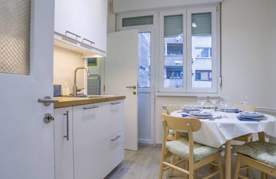 Alquiler de un apartamento luminoso y acogedor de tres ambientes de 75 m² en el centro de la ciudad, Belgrado, Serbia