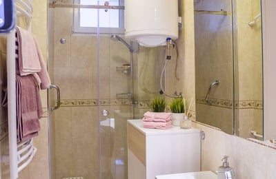 Alquiler de un apartamento luminoso y acogedor de tres ambientes de 75 m² en el centro de la ciudad, Belgrado, Serbia