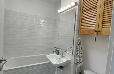 Rent of an excellent two-room apartment with a balcony, Sector 6, Bucharest, Romania