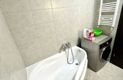 Miete einer hellen Zweizimmerwohnung, Sektor 6, Chiajna, Bukarest, Rumänien