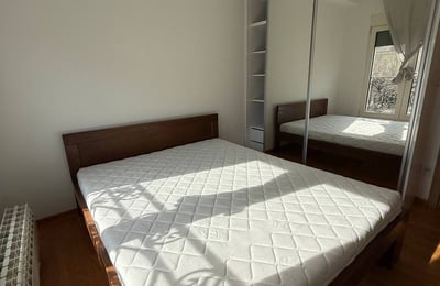 Miete einer hellen Dreizimmerwohnung mit 54 m² im Stadtzentrum, Belgrad, Serbien