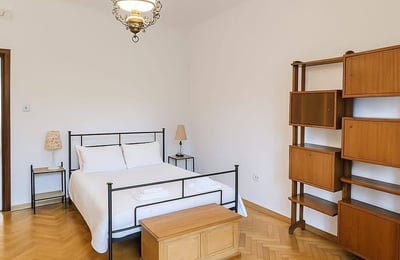 Miete einer geräumigen Dreizimmerwohnung mit 100 m² im Stadtzentrum, Belgrad, Serbien