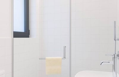 Miete einer geräumigen Dreizimmerwohnung mit 100 m² im Stadtzentrum, Belgrad, Serbien