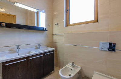 Аренда светлой трехкомнатной квартиры 100 м² в центре города, Белград, Сербия