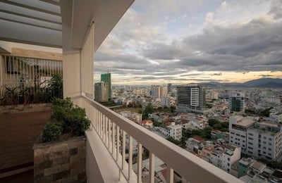 Location d’un penthouse de 350 m² avec vue sur la rivière Han, quartier Hai Chau, Da Nang, Vietnam