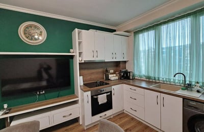 Miete einer geräumigen Dreizimmerwohnung im Stadtzentrum, Burgas, Bulgarien