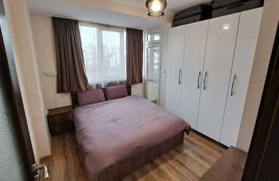 Miete einer geräumigen Dreizimmerwohnung im Stadtzentrum, Burgas, Bulgarien