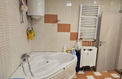 Rent of a spacious three-room apartment, 72 m², in the center of Vračar, Belgrade, Serbia