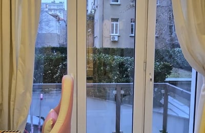 Rent of a spacious three-room apartment, 72 m², in the center of Vračar, Belgrade, Serbia