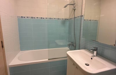 Rent of a bright 3-room apartment, 54 m², in a new building in the center of Belgrade, Serbia