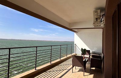 Miete einer komfortablen 2-Zimmer-Wohnung mit 70 m² in Meeresnähe in Mamaia, Constanța, Rumänien