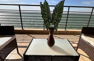 Miete einer komfortablen 2-Zimmer-Wohnung mit 70 m² in Meeresnähe in Mamaia, Constanța, Rumänien