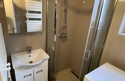 Аренда уютной меблированной трехкомнатной квартиры 77 м² во Врачаре, Белград, Сербия