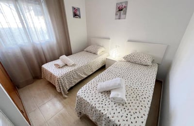 Location d’un duplex de 95 m² avec 2 chambres et piscine à Torrevieja, Espagne