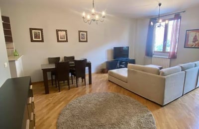 Miete einer hellen 2-Zimmer-Wohnung, 65 m², im Zentrum von Belgrad, Serbien