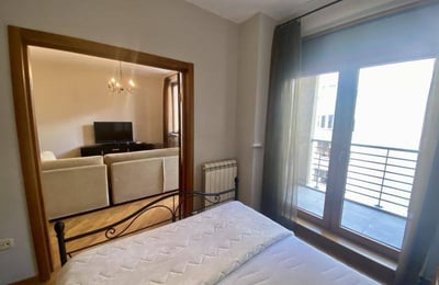 Miete einer hellen 2-Zimmer-Wohnung, 65 m², im Zentrum von Belgrad, Serbien