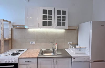Alquiler de un luminoso apartamento de 3 habitaciones con hermosa vista, 78 m², Belgrado, Serbia