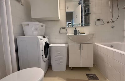 Alquiler de un luminoso apartamento de 3 habitaciones con hermosa vista, 78 m², Belgrado, Serbia