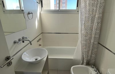 Miete einer modernen 2-Zimmer-Wohnung mit Balkon, Belgrano, Buenos Aires, Argentinien