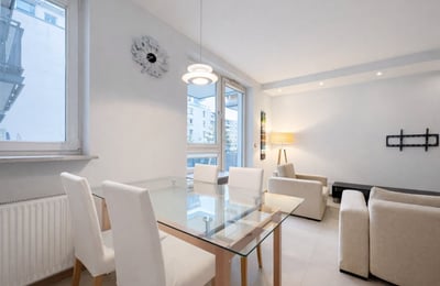 Alquiler de un luminoso apartamento amueblado de 2 habitaciones, 54 m², Marina Mokotów, Varsovia, Polonia