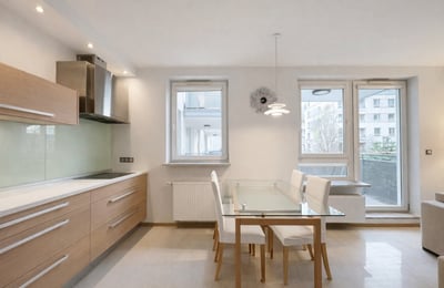 Alquiler de un luminoso apartamento amueblado de 2 habitaciones, 54 m², Marina Mokotów, Varsovia, Polonia