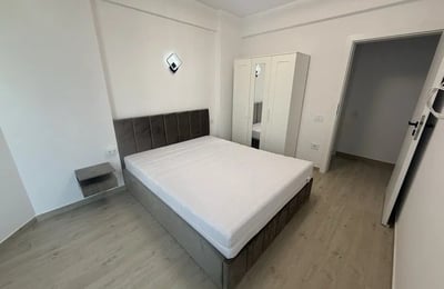 Alquiler de un apartamento amueblado de 2 habitaciones, 55 m², Mamaia Sat, Rumanía