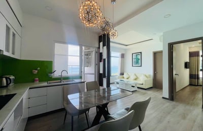 Alquiler de un moderno apartamento amueblado de 2 dormitorios cerca del mar, Nha Trang, Vietnam