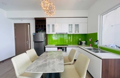 Alquiler de un moderno apartamento amueblado de 2 dormitorios cerca del mar, Nha Trang, Vietnam