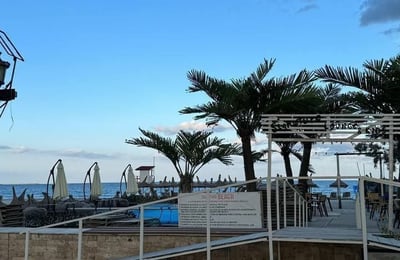 Rent of a studio apartment on the first sea line, 43 m², Mamaia, Romania