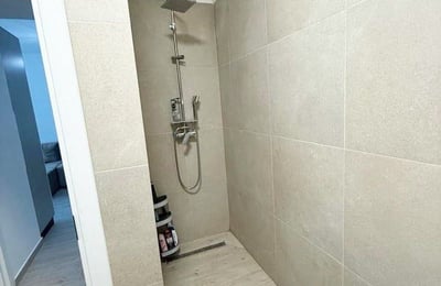 Location d’un appartement lumineux de 2 pièces avec balcon, Mamaia Sat, Roumanie