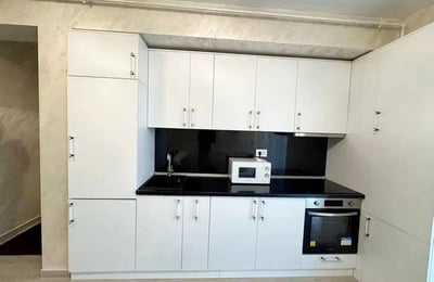 Location d’un appartement lumineux de 2 pièces avec balcon, Mamaia Sat, Roumanie