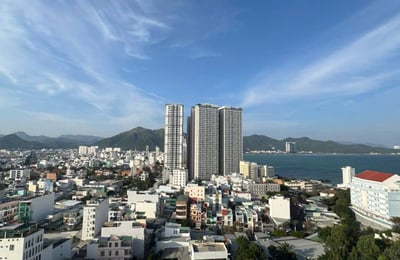 Location d’un appartement lumineux de 3 pièces avec vue sur la mer et la ville, 74 m², nord de Nha Trang, Vietnam