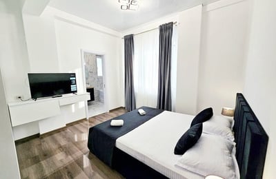 Modern penthouse for rent with 3 rooms and terrace, Mamaia Sat, Romania