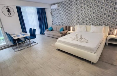 Location d’un studio lumineux avec balcon, Mamaia Sat, Roumanie