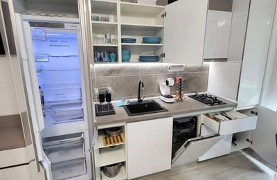 Location d’un studio lumineux avec balcon, Mamaia Sat, Roumanie