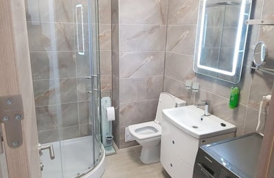 Location d’un studio lumineux avec balcon, Mamaia Sat, Roumanie