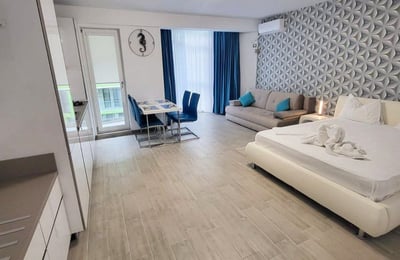 Location d’un studio lumineux avec balcon, Mamaia Sat, Roumanie