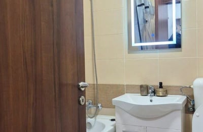 Alquiler de apartamento luminoso de 2 habitaciones con balcón, Mamaia Sat, Rumanía