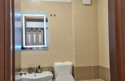 Alquiler de apartamento luminoso de 2 habitaciones con balcón, Mamaia Sat, Rumanía