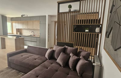 Аренда комфортной квартиры 3 комнаты с паркингом в Tractorul, Брашов, Румыния