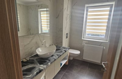 Аренда комфортной квартиры 3 комнаты с паркингом в Tractorul, Брашов, Румыния