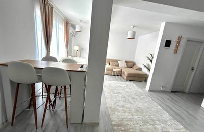 Location d’un appartement récent de deux pièces avec terrasse, Bucarest, Roumanie