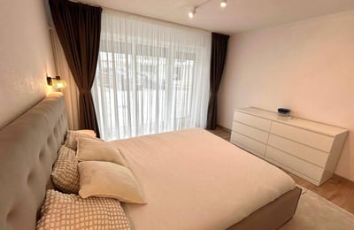 Location d’un appartement récent de deux pièces avec terrasse, Bucarest, Roumanie