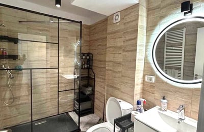 Location d’un appartement récent de deux pièces avec terrasse, Bucarest, Roumanie