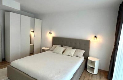 Location d’un appartement récent de deux pièces avec terrasse, Bucarest, Roumanie