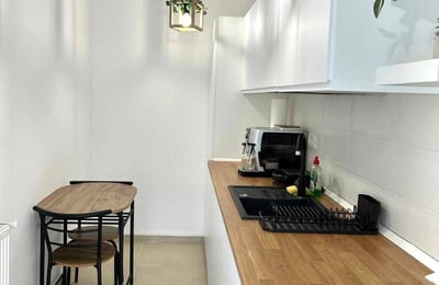 Location d’un appartement récent de deux pièces avec terrasse, Bucarest, Roumanie